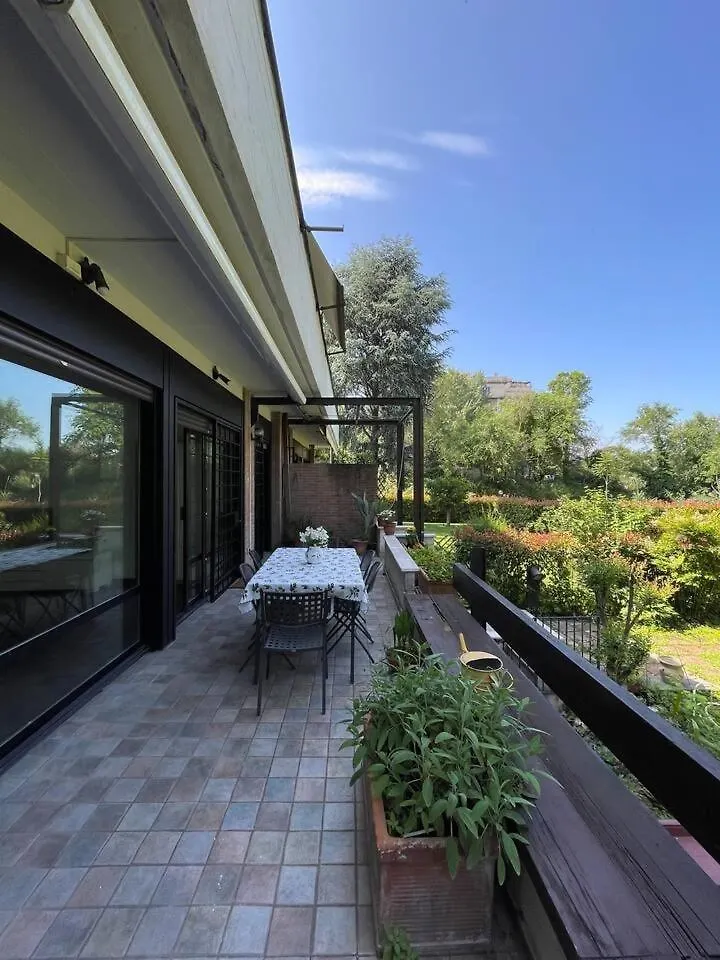 Villa La Dolce Vita - A Tropical Garden In Rome